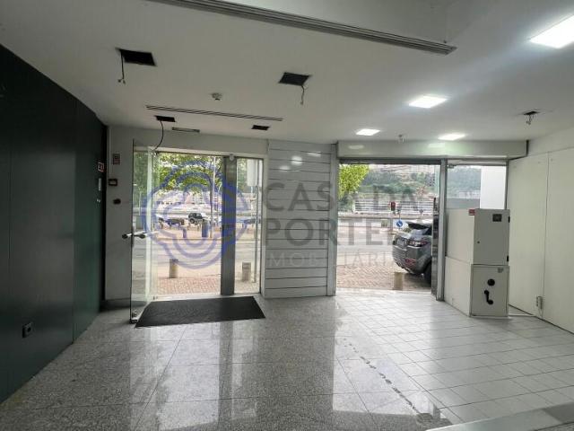 Loja para arrendamento em Massarelos