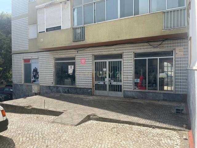 Loja para Arrendamento Forte da Casa