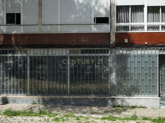 Loja para Arrendamento Linda a Velha