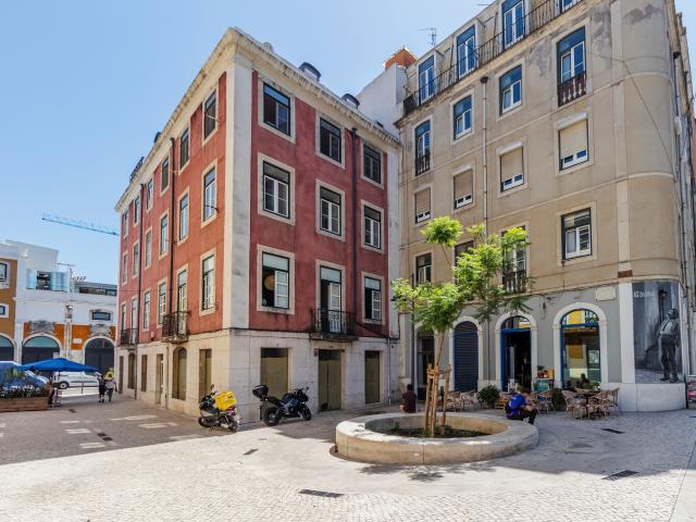 Loja para Arrendamento | Rua do Cais do Tojo, Santos, Lisboa