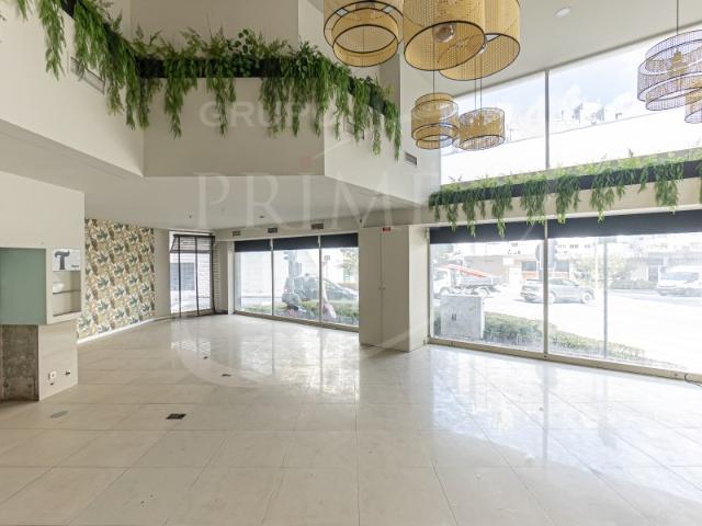 LOJA PARA ARRENDAMENTO | 377 m² | DUPLA FRENTE | LICENÇA PARA SERVIÇOS OU COMÉRCIO