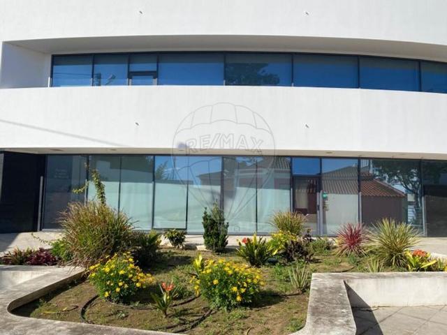 Loja para arrendar em Oeiras Vila