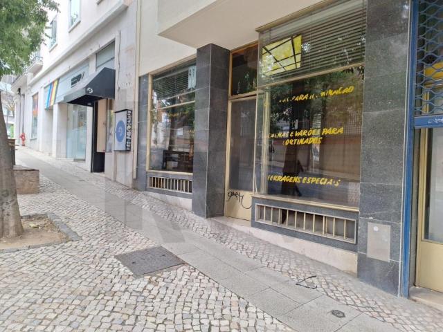 Loja para Arrendar | Rua Jacinta Marto