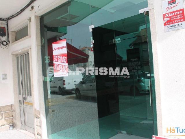 Loja para venda com excelente visibilidade no centro de Alcains | 26063631066