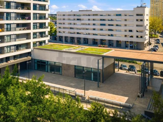 Loja para Venda com Yield de 5,23% e Rendimento Garantido até 2030 na Alta do Lumiar Altear, Lisboa