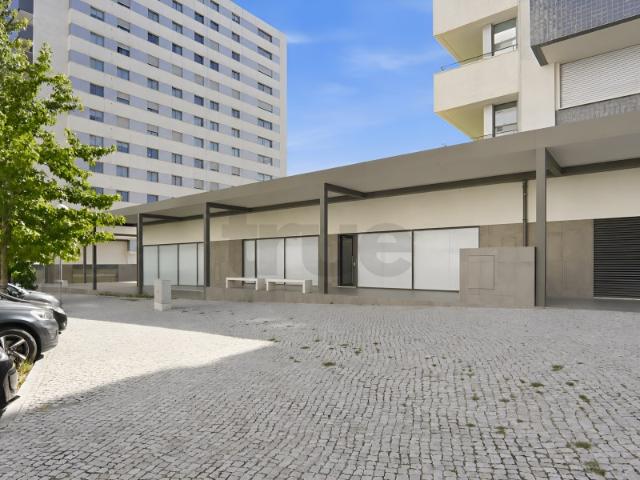 Loja para Venda com Yield de 5,2% e Rendimento Garantido até 2030 no Altear, Alta do Lumiar, Lisboa