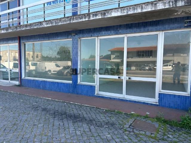 Loja para venda ou arrendamento Vermil Guimarães!