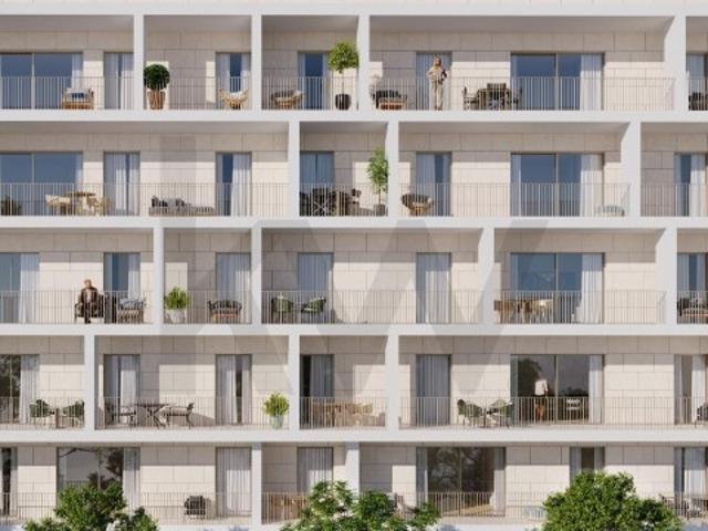 Loja para Venda no Lumiar | Lisbon Heights | Preparada para Restauração