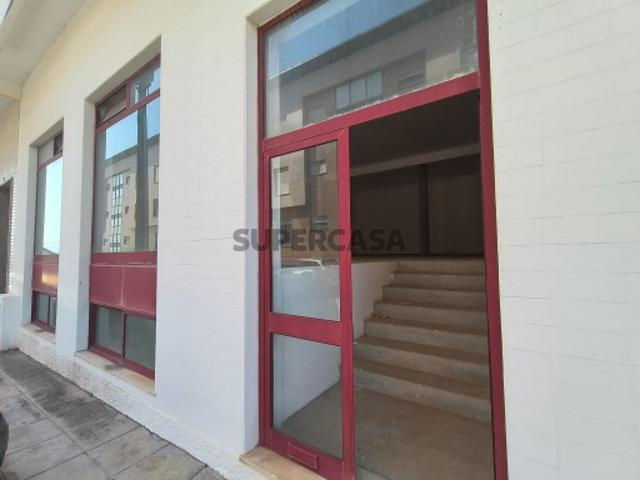 Loja para venda na Areosa com 316.20m2