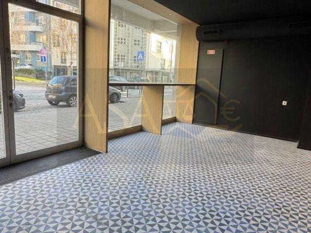 Loja | Porto | 500m² | Lugar de Estacionamento | 26054069445