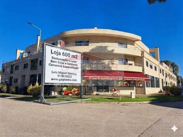 Loja praias restauração saúde desporto lazer ou surf shop na Madalena ou McDonald's