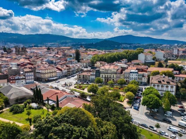Loja próxima do Arco da Porta Nova