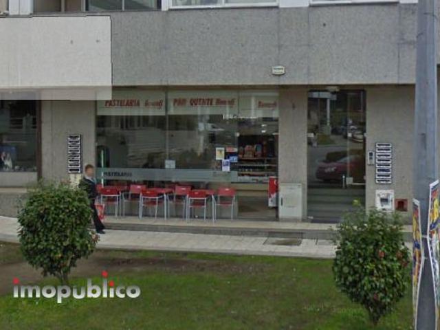 LOJA R/C COM 103M2 EM VILA VERDE