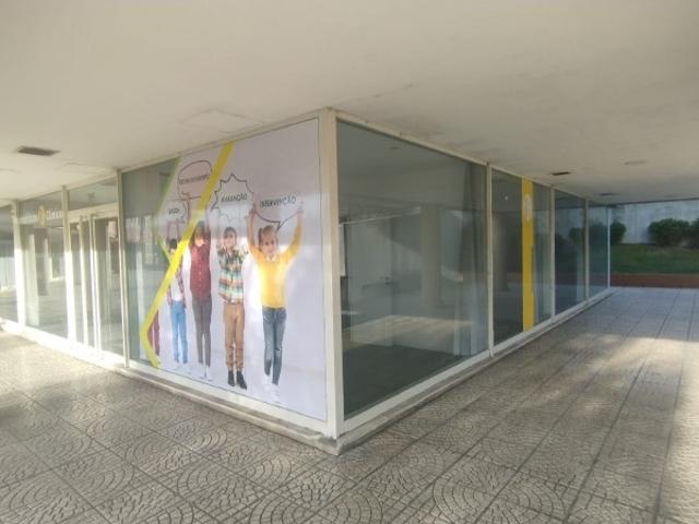 Loja R/C para arrendamento na Travessa de Azevedo Magalhães, Oliveira do Douro ref. 820