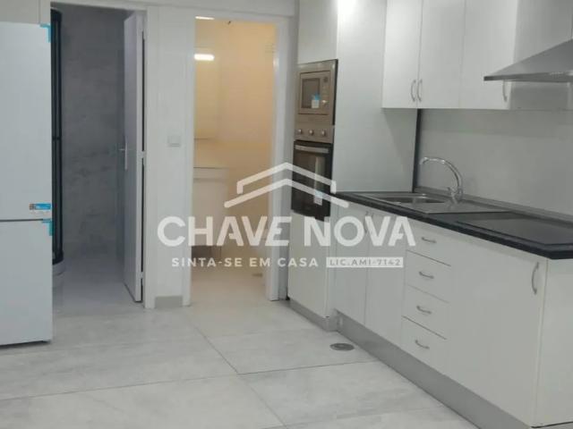 Loja remodelada em Corroios