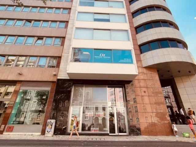 Loja Remodelada RC e Cave 232m2 Av. Duque de Loulé / Lisboa | 26064089609