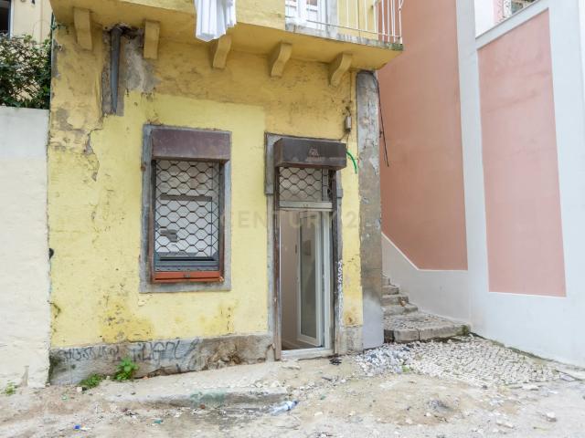 Loja Renovada em Arroios – Oportunidade Única