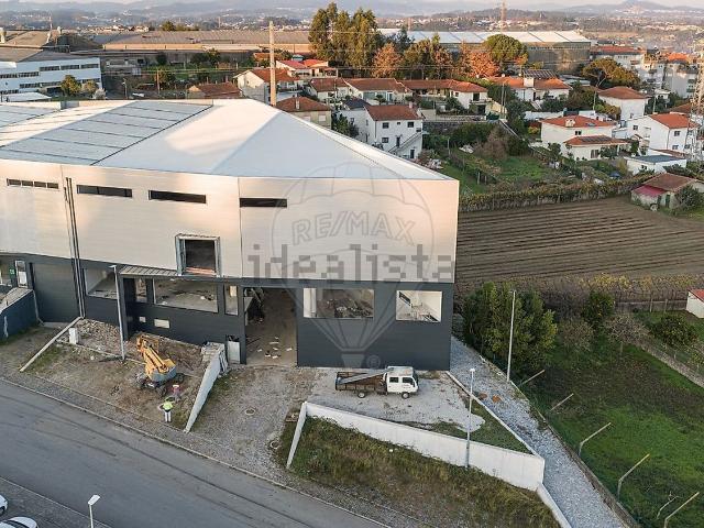 Loja, Santo Tirso Couto Burgães