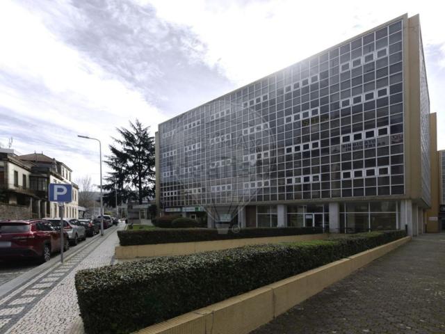Loja, Santo Tirso Couto Burgães