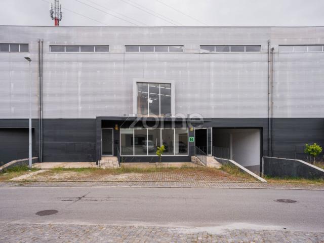 Loja, Santo Tirso Couto Burgães