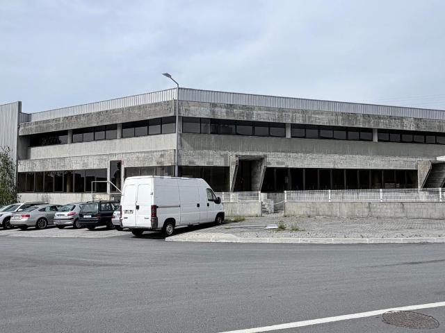 Loja, Santo Tirso Couto Burgães