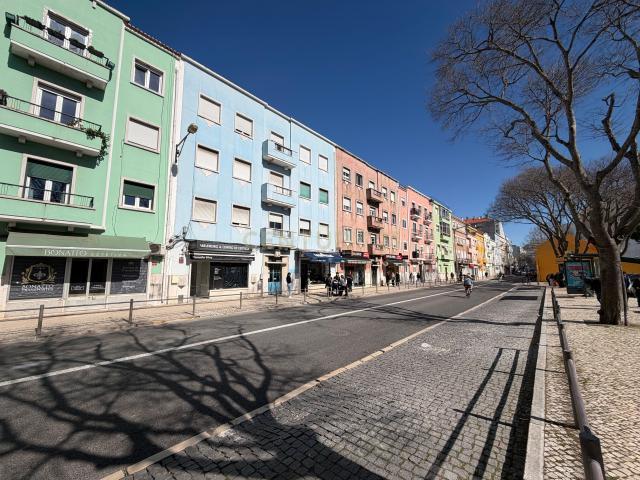 Loja totalmente renovada para Trespasse Estrada de Benfica