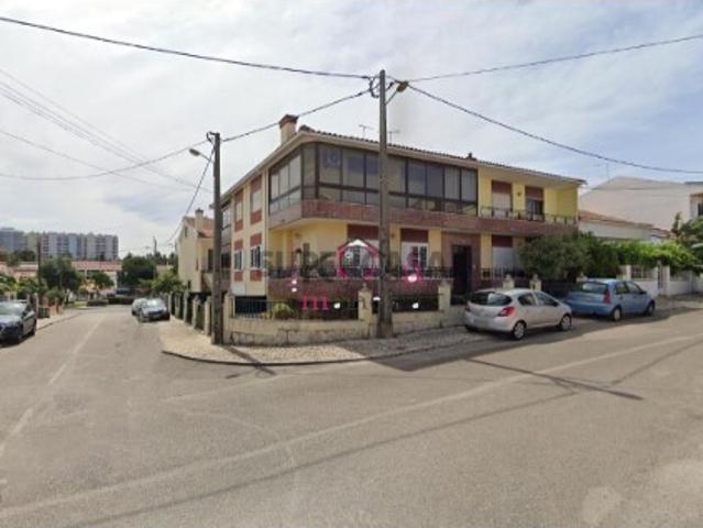 Loja transformada em apartamento