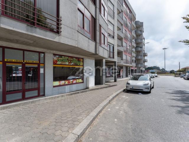 Loja, Vilar do Paraíso