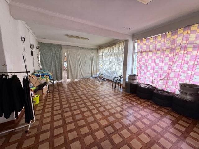 Loja 360º com 300m² Elias Garcia, Amadora | Grande Visibilidade Comercial