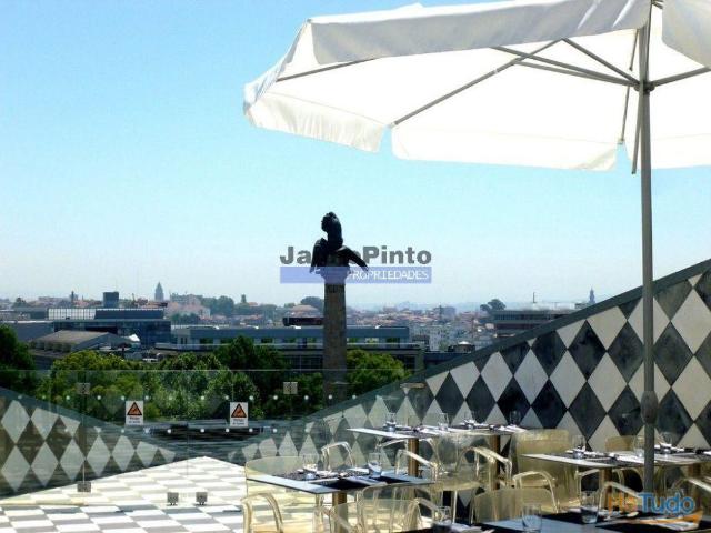 Loja 385m2 com 2 L.G próx. Rotunda da Boavista. Portugal, Porto. | 26064066514