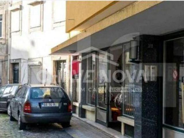 Loja 640 m2 Loja 310m2 / armazém 330m2 PIP para habitação Porto | 26074064513
