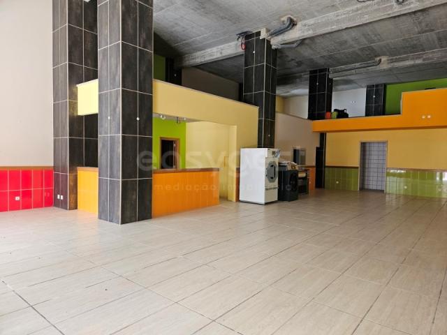 Loja 7 Restaurante r/chão com duplex com área de 580m2