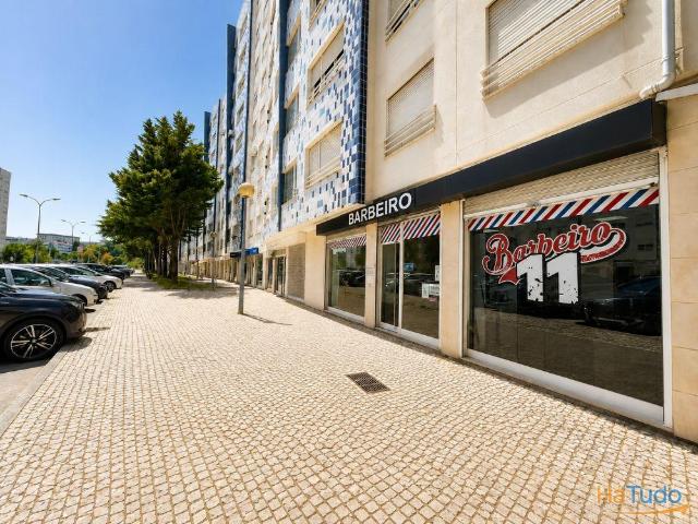 Loja 81 m² de área bruta com saída de fumos | 26064088714