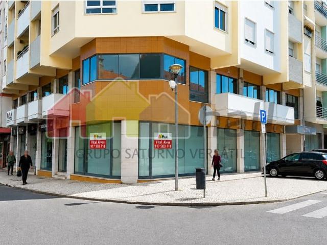 Loja com 127 m² para Arrendamento Av. Alexandre Herculano, Bonfim, Setúbal
