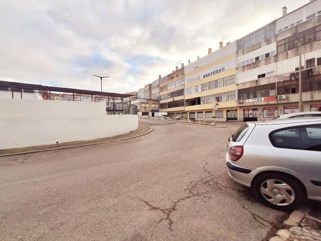 Loja/Estabelecimento, Amora, Seixal | BPI Expresso Imobiliário