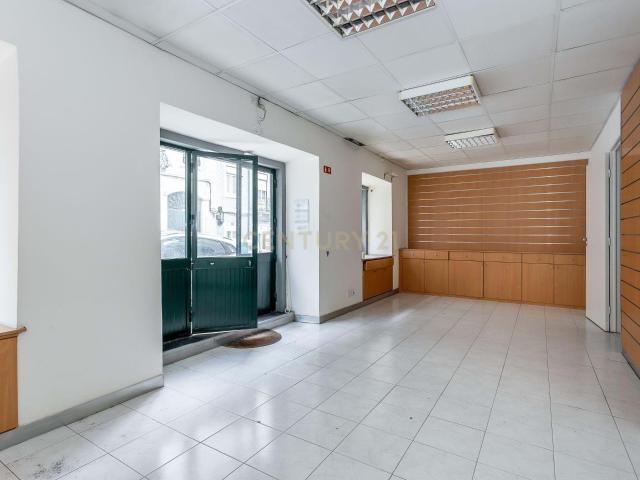 Loja/Escritório com apartamento de 150m2 com acesso a pessoas de mobilidade reduzida