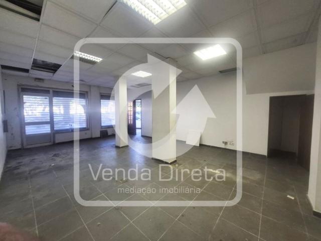 Loja/Escritório Duplex com 108 m² e Terraço no Centro do Laranjeiro Almada