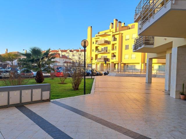 Loja/Escritório em Oeiras junto ao Solinca
