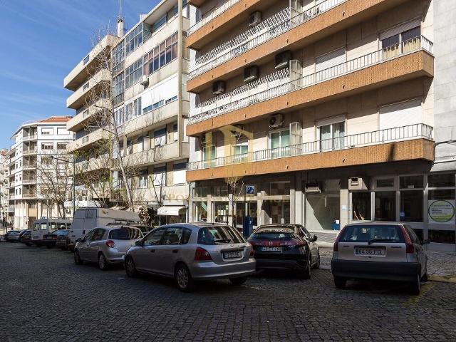 Loja/Espaço Comercial usado com 550 m 2 para escritórios com 16 salas no centro de Lisboa, Avenidas Novas, freguesia de Arroios
