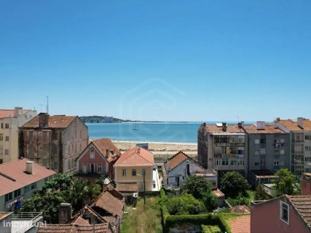 Lojas, Apartamentos T2+1 e T3 Duplex em localização privilegiada e.