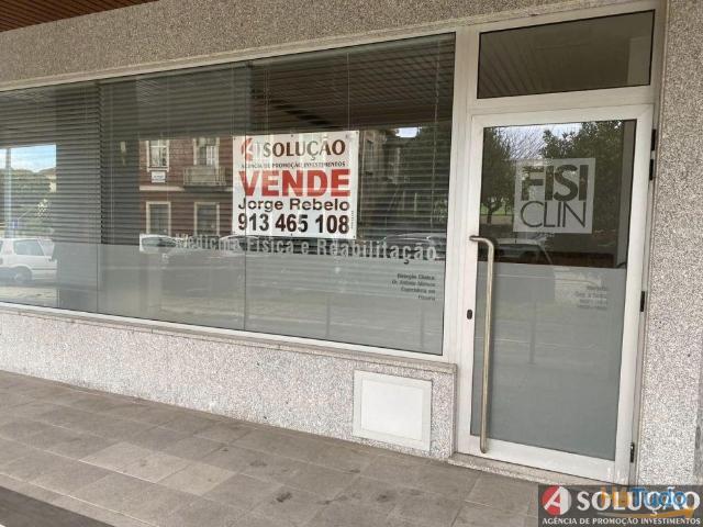 Lojas comercias frente de rua Famalicão | 26073435718