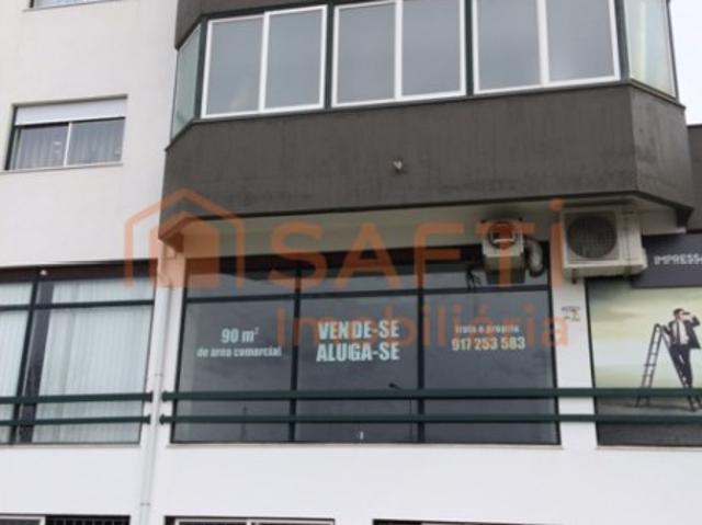 Lojas juntas para venda na Avenida Casal das Figueiras Coimbra