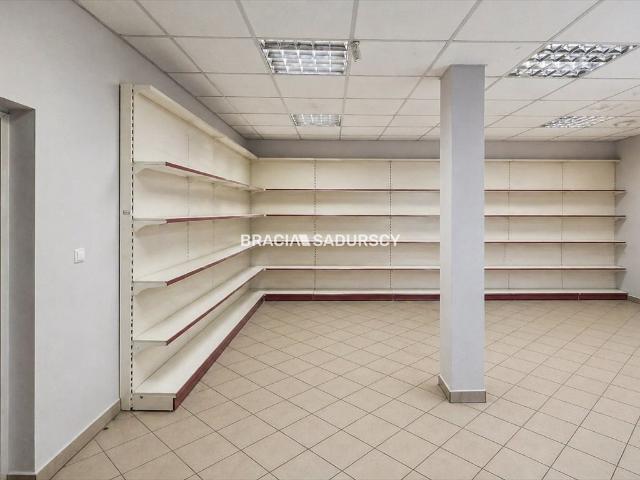 Lokal 101 m2 z załadunkiem, widoczny z drogi