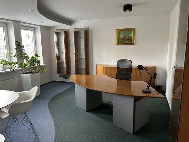 Polecam funkcjonalny lokal 186 m² w Śródmieściu Warszawy
