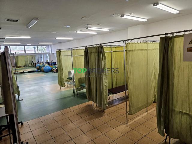 Lokal 214 m2 z windą, witrynami i dostępem dla niepełnosprawnych