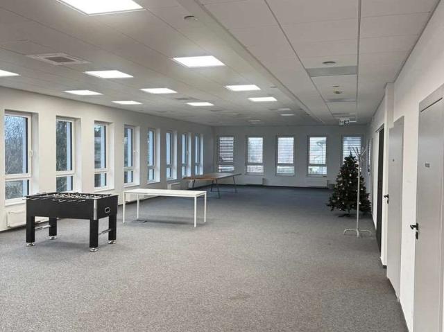 Lokal użytkowy 400 m2 do wynajęcia w Warszawie Wawer