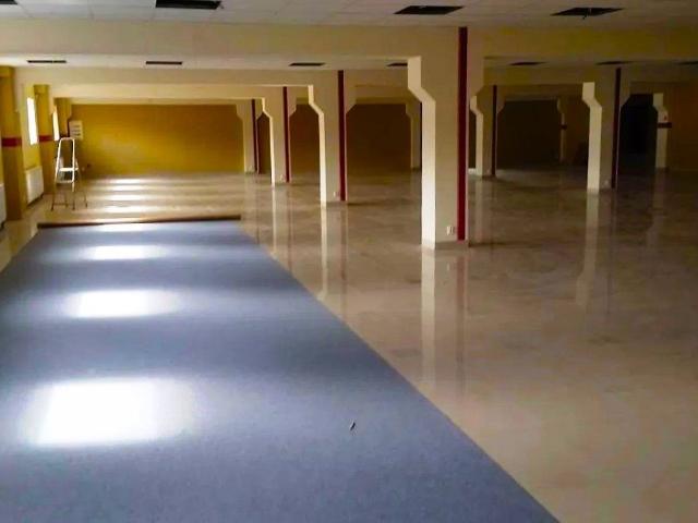 Lokal użytkowy 400 m2 w nowoczesnym budynku, Bażantarnia