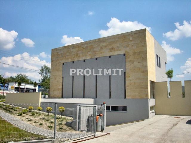 Lokal użytkowy 400 m2 z parkingiem, wysoki standard
