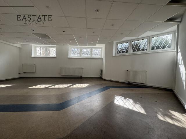 Lokal 60 m² na Ursynowie – biuro lub magazyn, parking