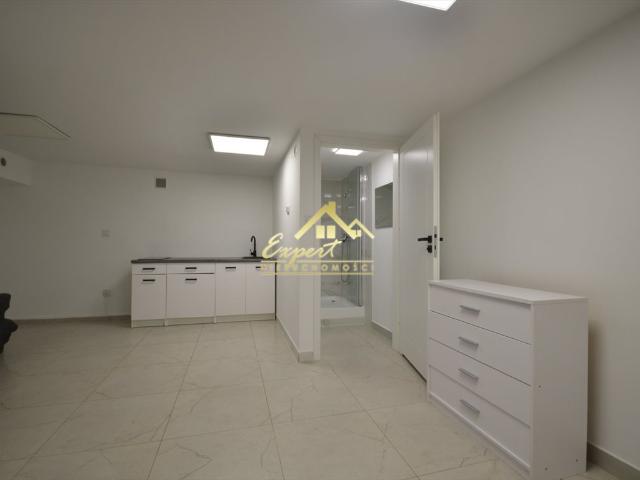 Lokal użytkowy 60m² z osobnym wejściem, odświeżony
